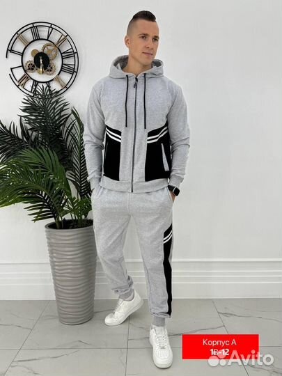 Мужской спортивный костюм