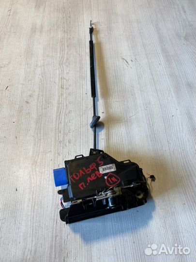 Замок двери передний левый Volkswagen Golf 5 BSE