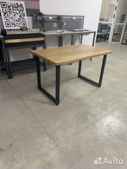 Стол в стиле лофт