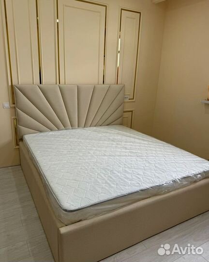 Дизайнерская кровать