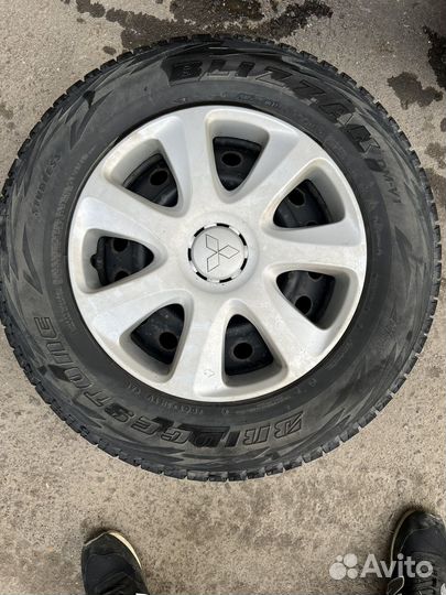 Bridgestone Blizzak DM-V1 215/70 R16