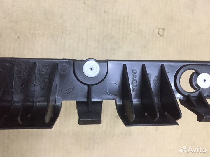 Кронштейн заднего бампера Renault Logan 05-14