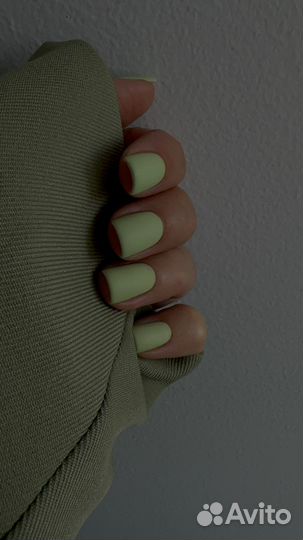 Маникюр с покрытием гель-лаком