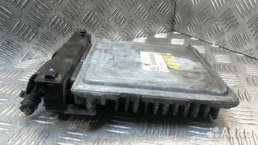 Блок управления двс skoda rapid (ABN26PC01)