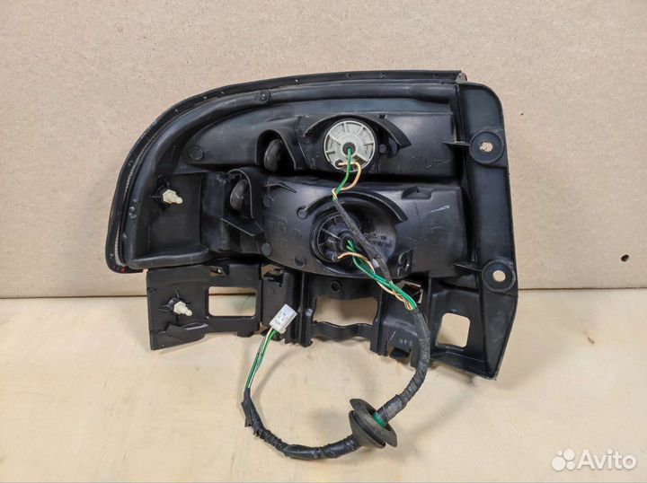 Задний правый фонарь Toyota Carina E