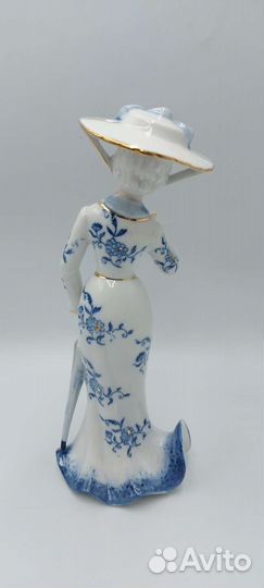 Винтажная статуэтка дама с зонтиком