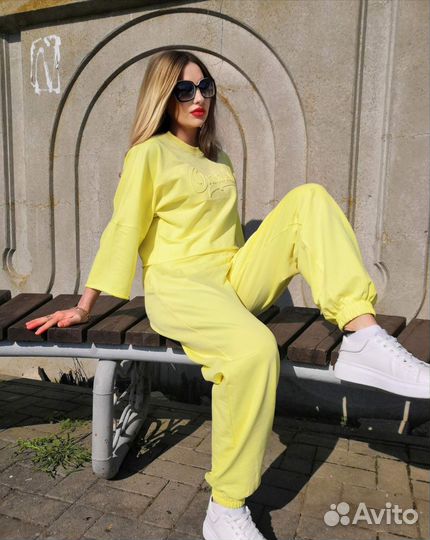 Спортивный костюм женский