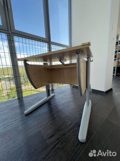 Письменный стол школьный