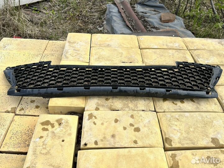 Решетка радиатора нижняя