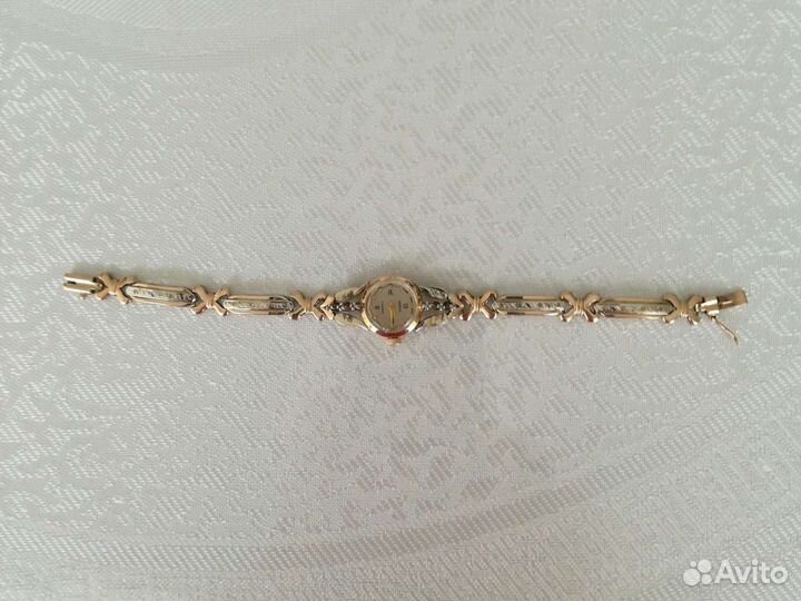 Часы золотые женские с бриллиантами Чайка