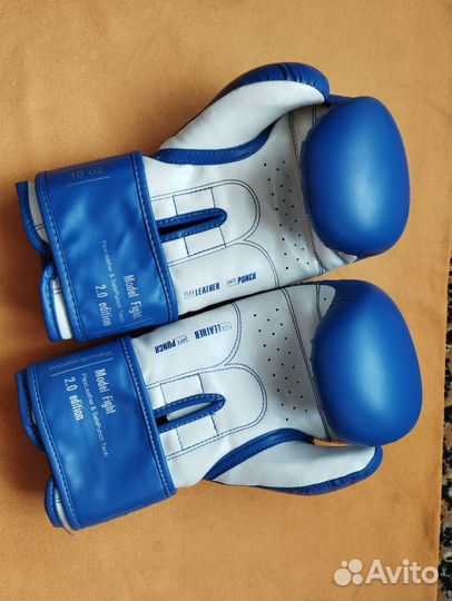 Боксерские перчатки 10 oz clinch шлем