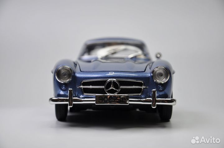 Модель автомобиля Mercedes-Benz 300SL 1954 металл