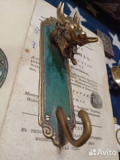 Декоративные бронзовые крючки