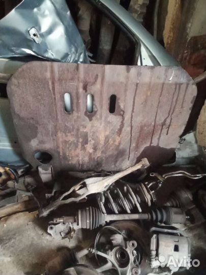 Ниссан альмера классик кулак передний