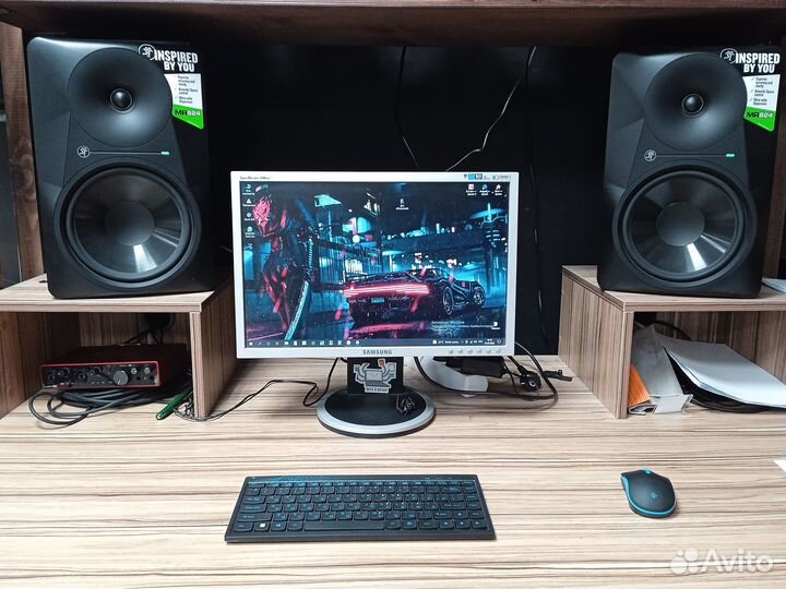 Активный студийный монитор Mackie MR824 новый