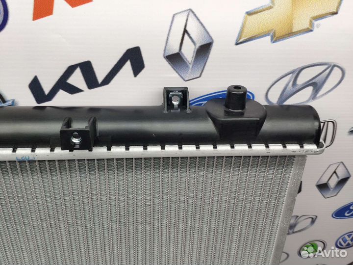 Радиатор охлаждения Suzuki Swift AT