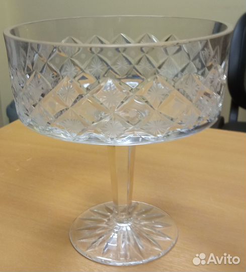 Хрустальная ваза для фруктов на ножке