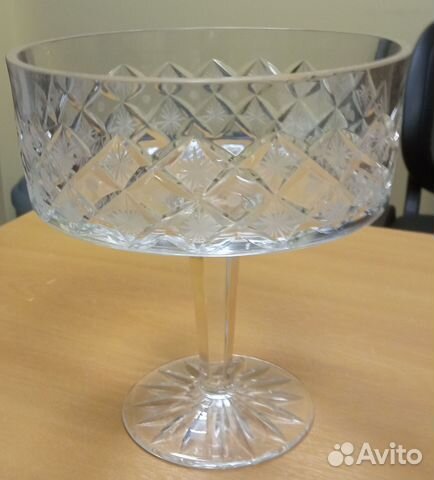 Хрустальная ваза для фруктов на ножке
