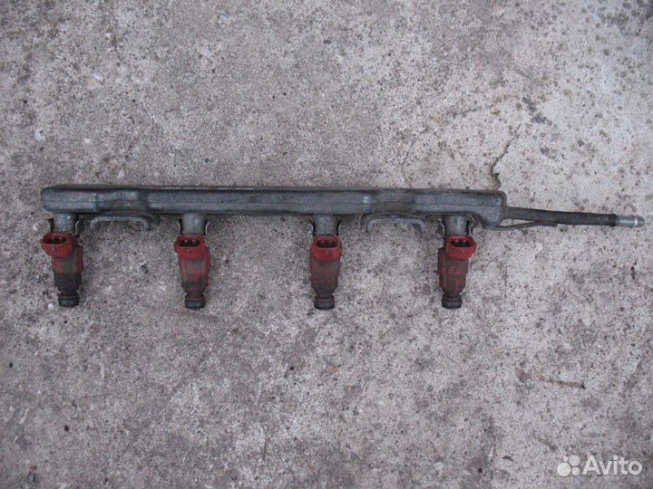 Топливная рампа в сборе Nissan Primera P12