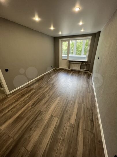 2-к. квартира, 50 м², 1/9 эт.