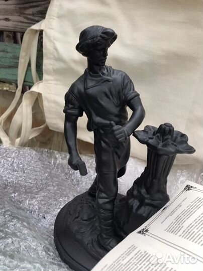 Статуэтка чугунная 