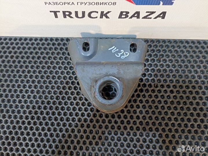 8137172 Кронштейн стойки стабилизатора переднего