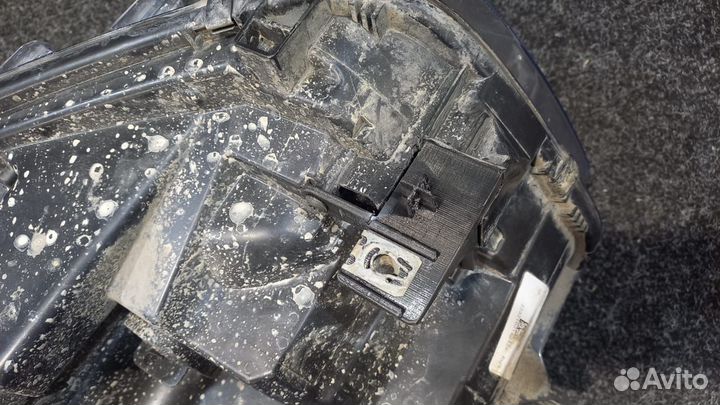 Фара правая Renault Duster 2 260103537R