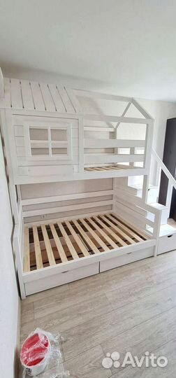 Детская двухъярусная кровать