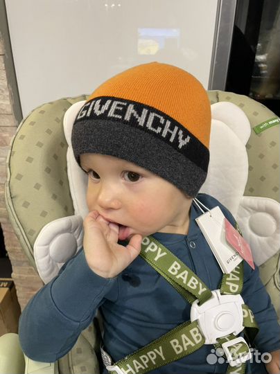 Шапка новая с бирками Givenchy