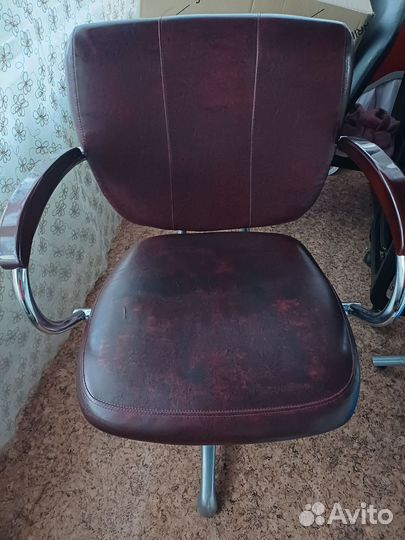 Парикмахерское кресло кожаное