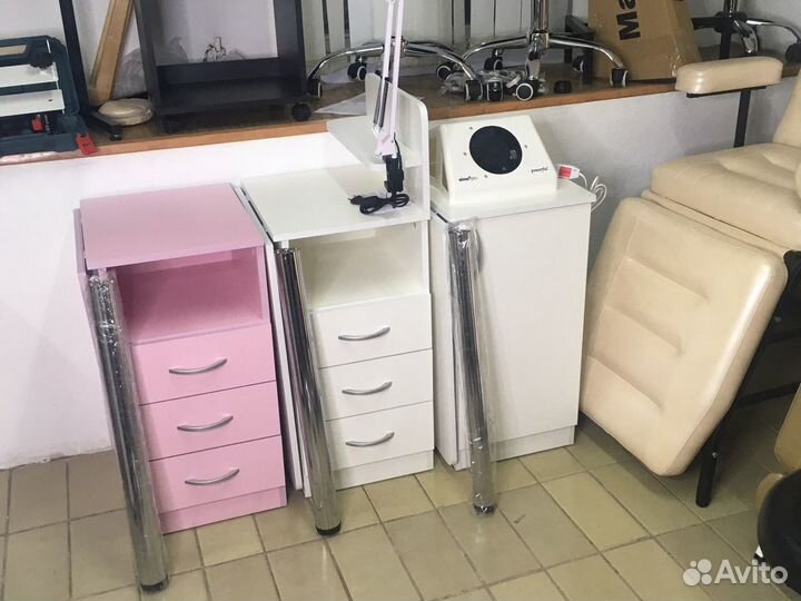 Маникюрный стол