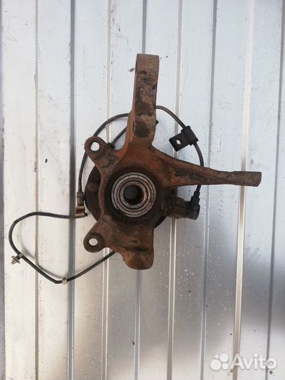 Правый поворотный кулак Hyundai Elantra XD