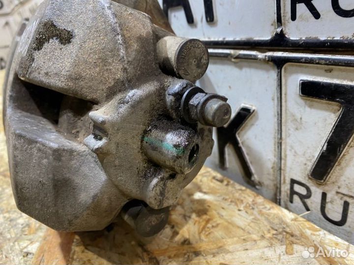 Суппорт тормозной задний Bmw X5 E70 3.0 2011