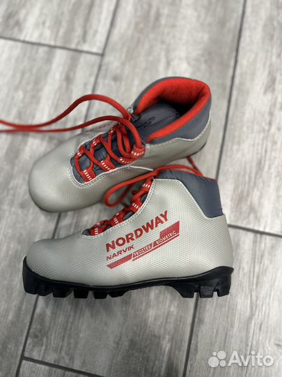 Лыжные ботинки