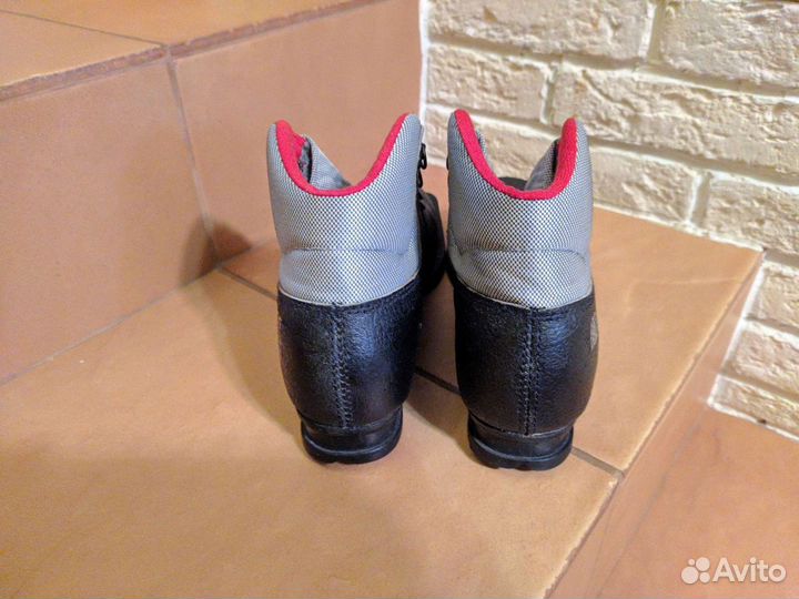 Детские лыжные ботинки