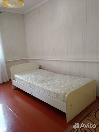 Кровать односпальная 90х200 с матрасом бу