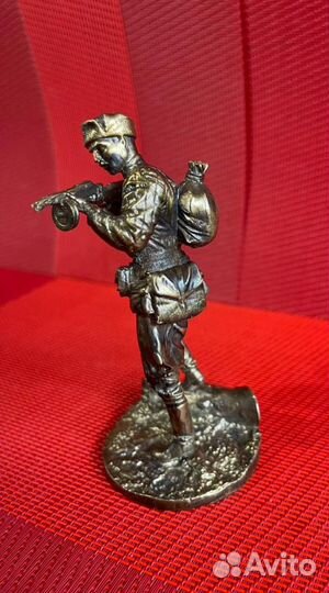 Бронзовая статуэтка 