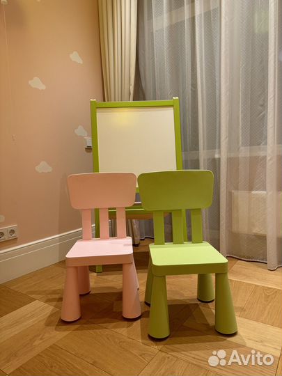 Продаю 2 стула и мольберт Икеа