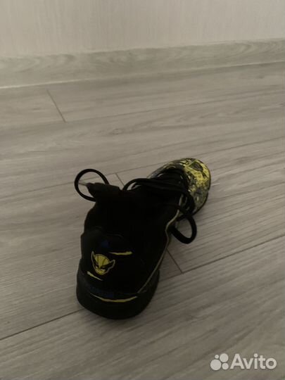 Футбольнын сороконожки adidas predator marvel
