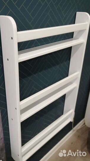 Полка для книг по методике Монтессори