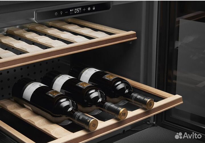 Винные шкафы smeg/ Linea CVI121N3