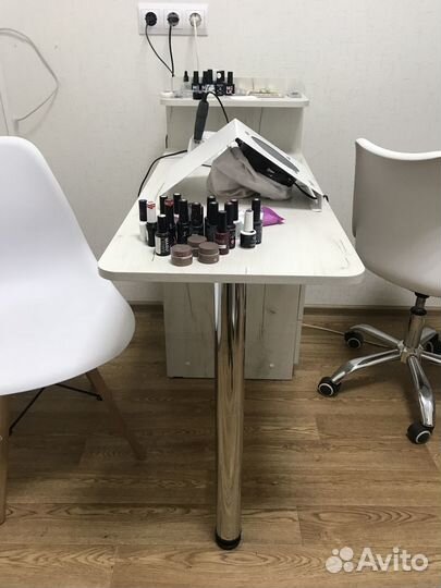 Маникюрный стол, стол для макияжа
