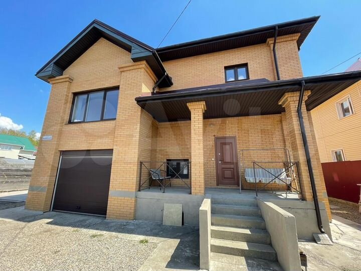 Коттедж 305 м² на участке 12 сот.