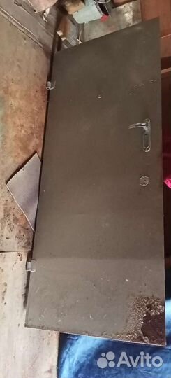 Дверь входная металлическая б/у