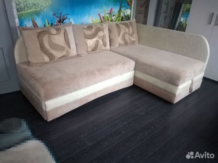 Два дивана пружинный со столиком