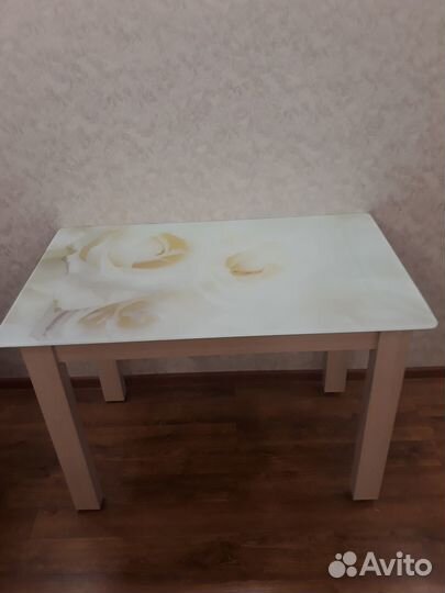 Кухонный стол стеклянный