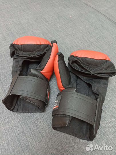 Спортивные перчатки