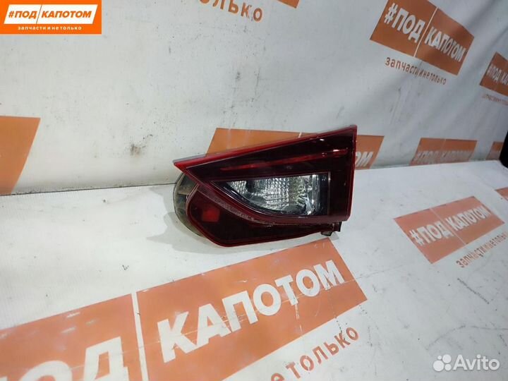 Фонарь крышки багажника правый Mazda 3 BM рест