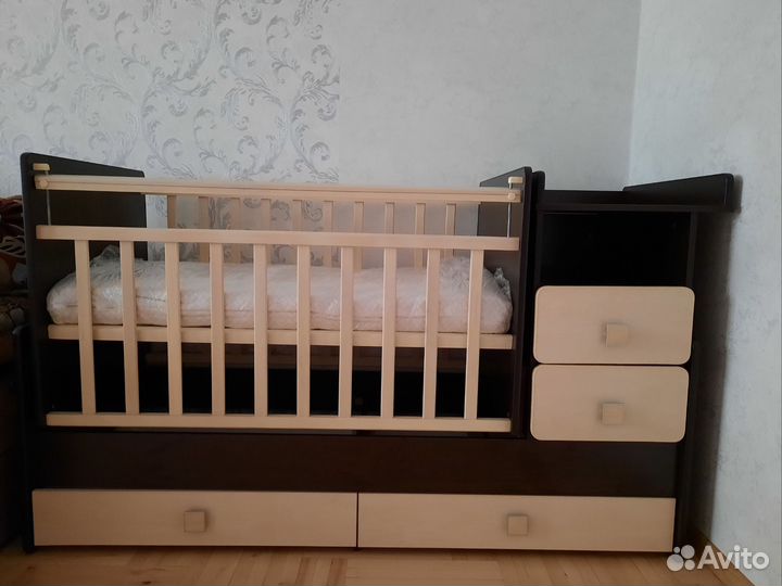 Детская кроватка трансформер с маятником