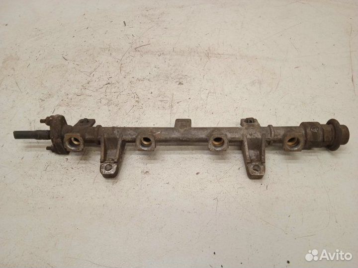 Рейка топливная (рампа) Hyundai Elantra 3 XD2 1.6